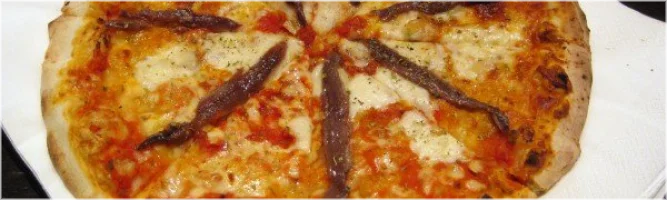 Tomaat, kaas, ansjovis en oregano