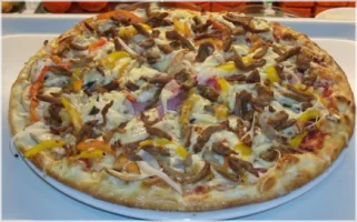 Tomaat, kaas, paprika, ui, shoarmavlees en oregano